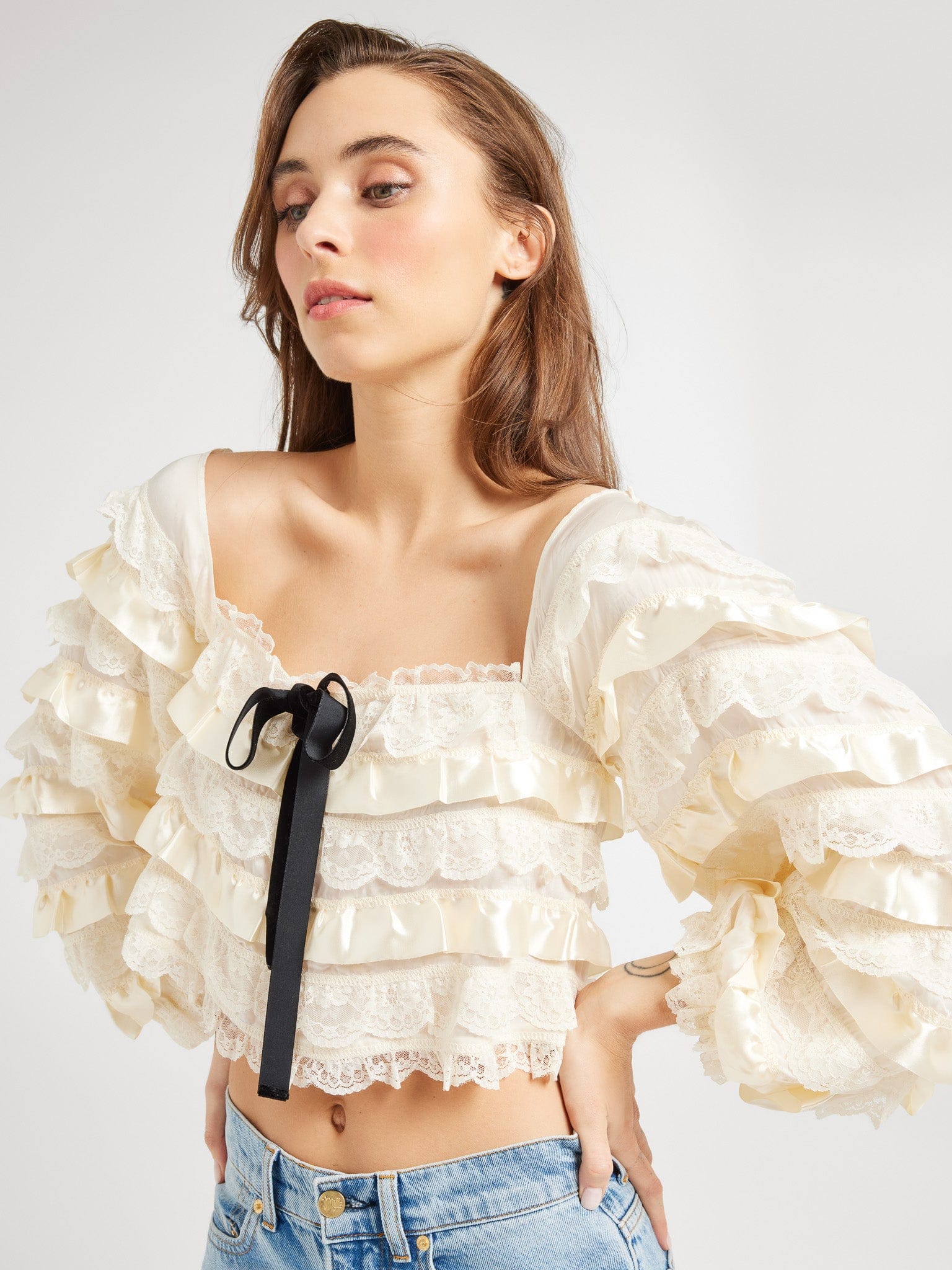 【新品未使用】IRENE Shirring Lace Frill Tops Kimchi Blue Irene Sheer Lace Ruffle Bell Sleeve Top – On Sale Now