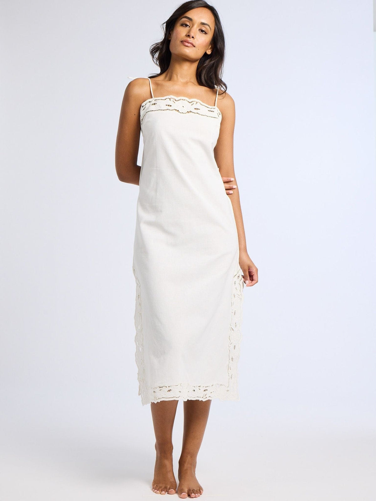 Demi Dress in White Embroidered Linen M