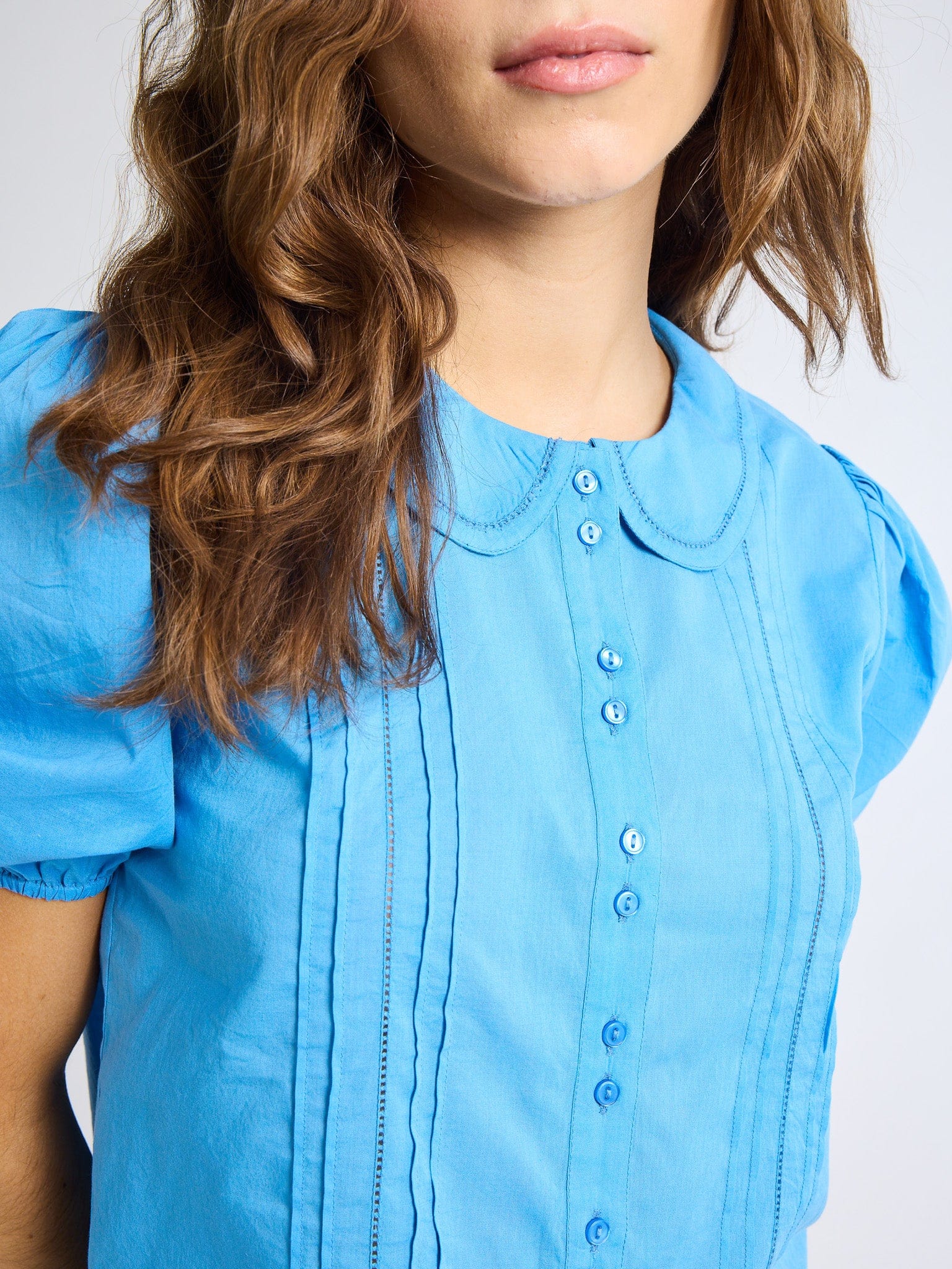 Harriet Top in Cendre Blue | MILLE – Puffed Sleeve Pintuck Cotton