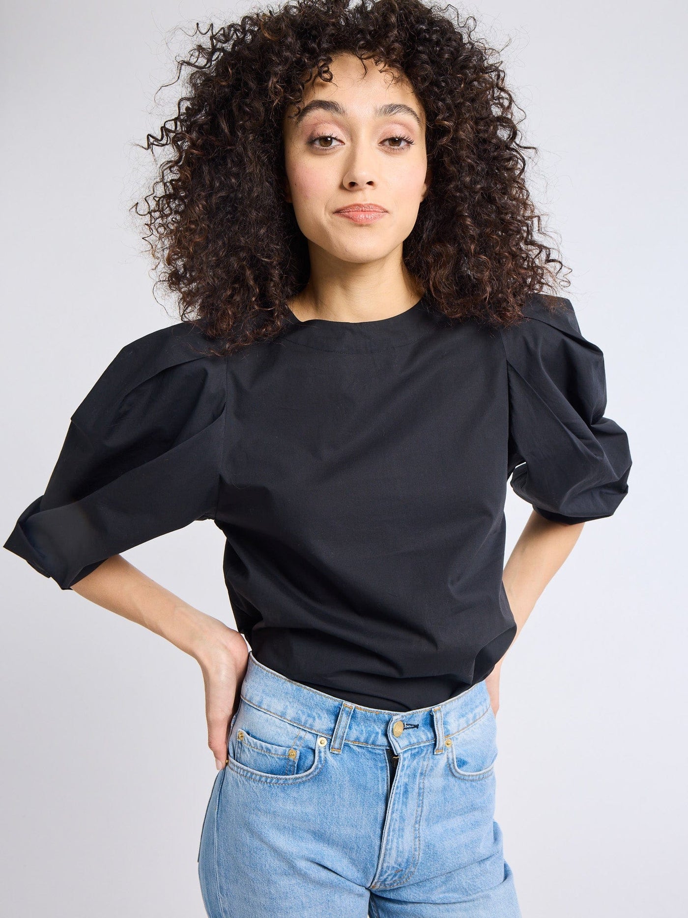MILLE Lila Top in Black – bold puffed sleeves cotton poplin, front view