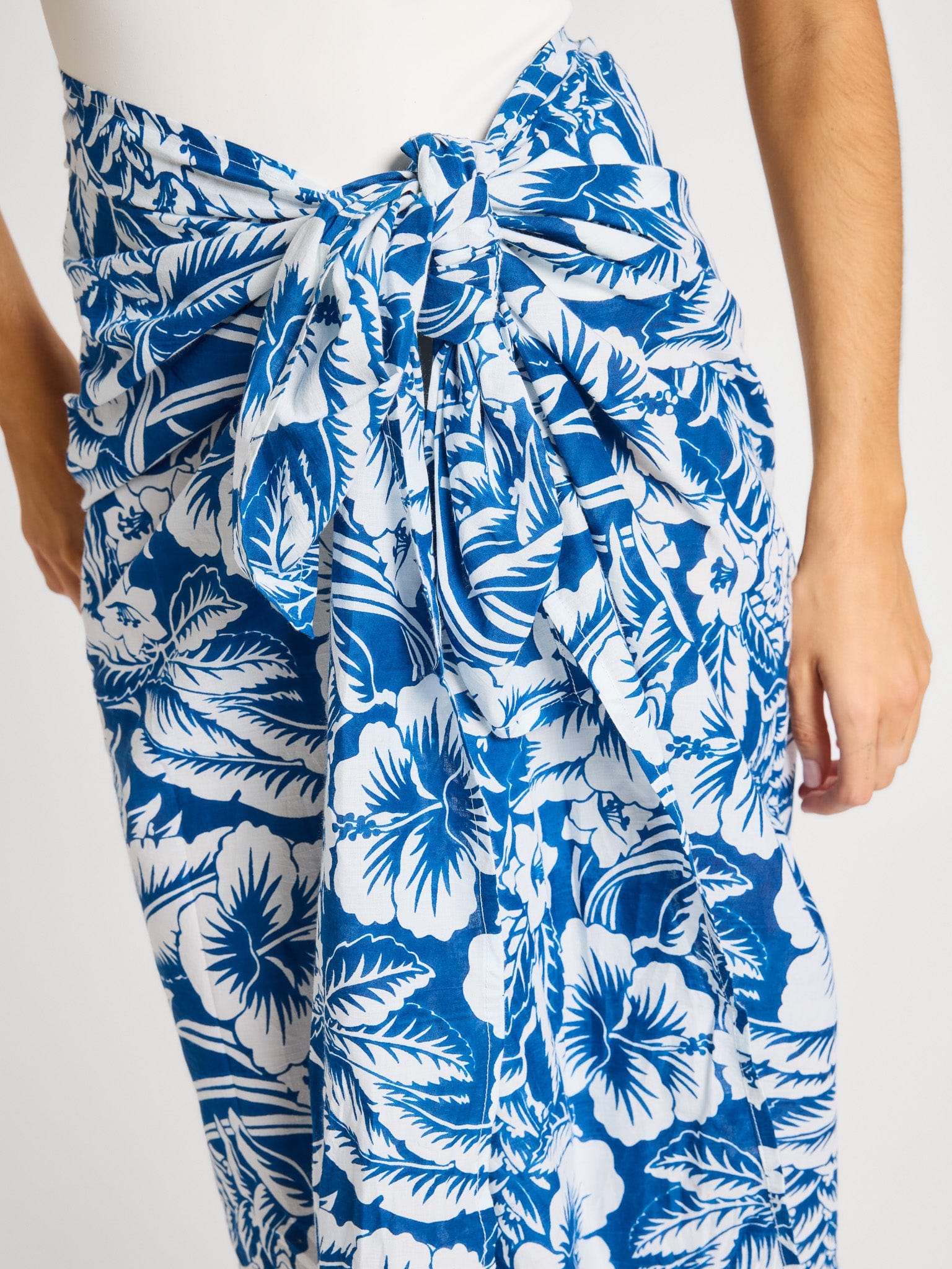 MILLE Clothing One Size Pareo in Blue Hibiscus