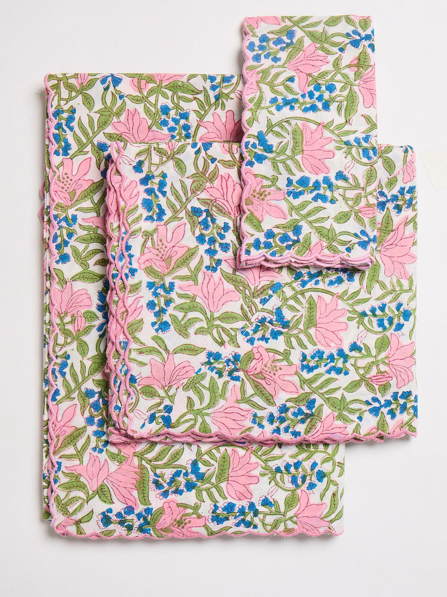 Scalloped Dinner Napkins, Set of 4 — alternate view