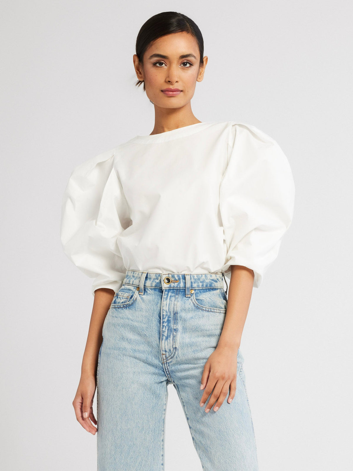 Lila Top in White — The silhouette